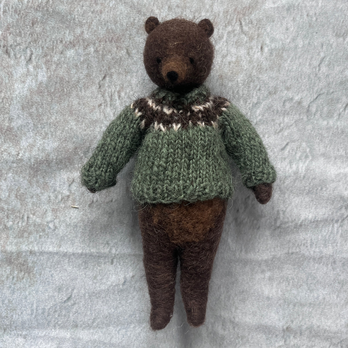 Teddy im grünen Pullover