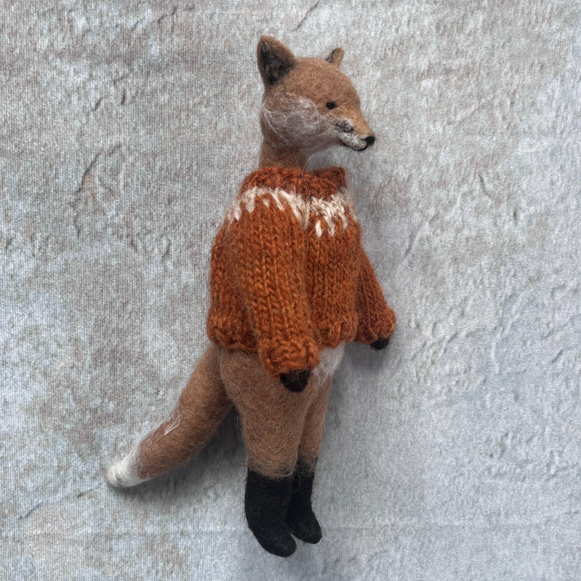 Fuchs mit Pullover