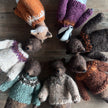Teddy im beigen Pullover