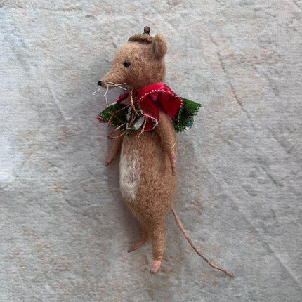 Maus mit Kragen